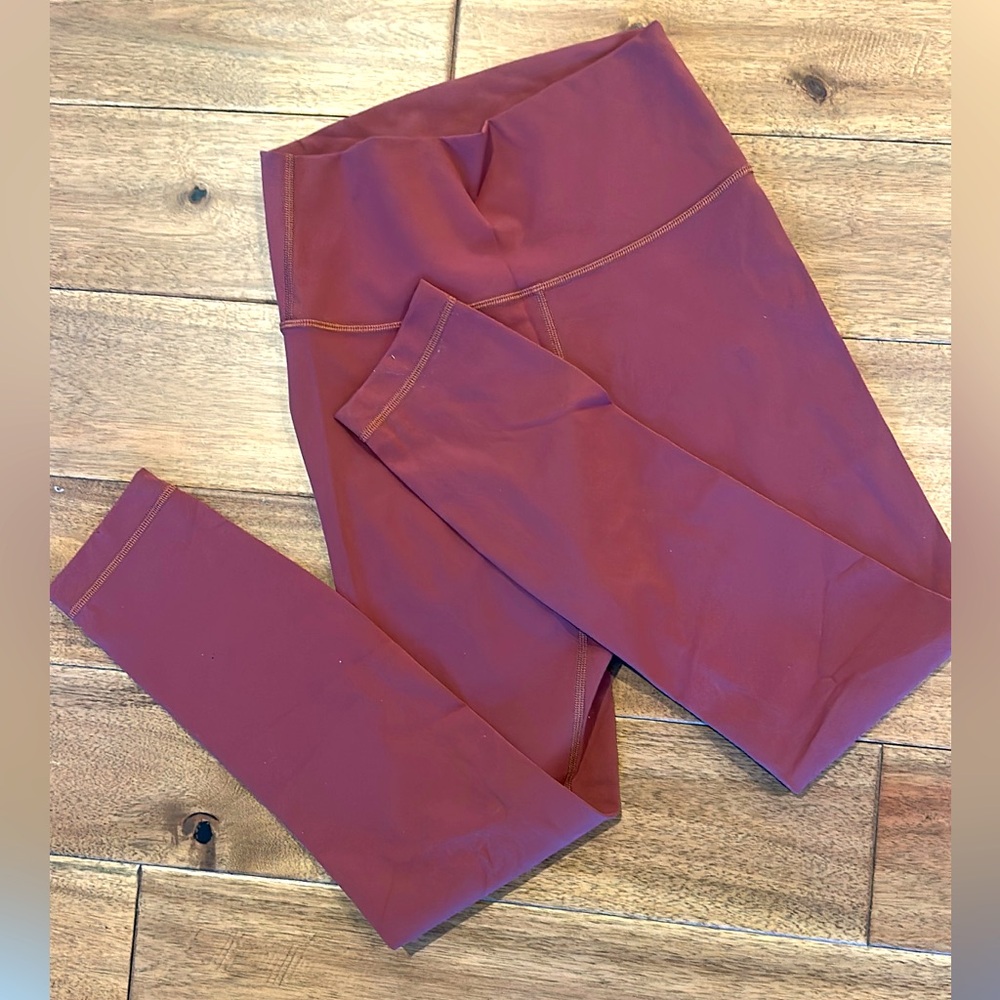 Lululemon wunder train size 4 25”, smoke free, excellent condition